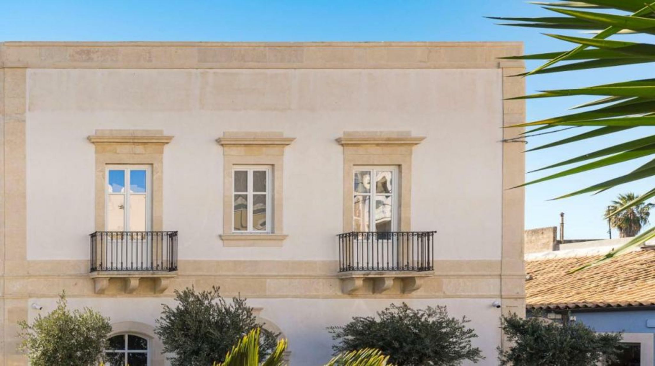 Byssus Suites
