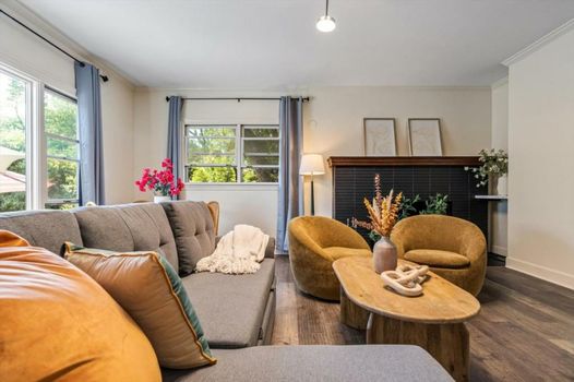 Cinnamon Bear Creekside Inn