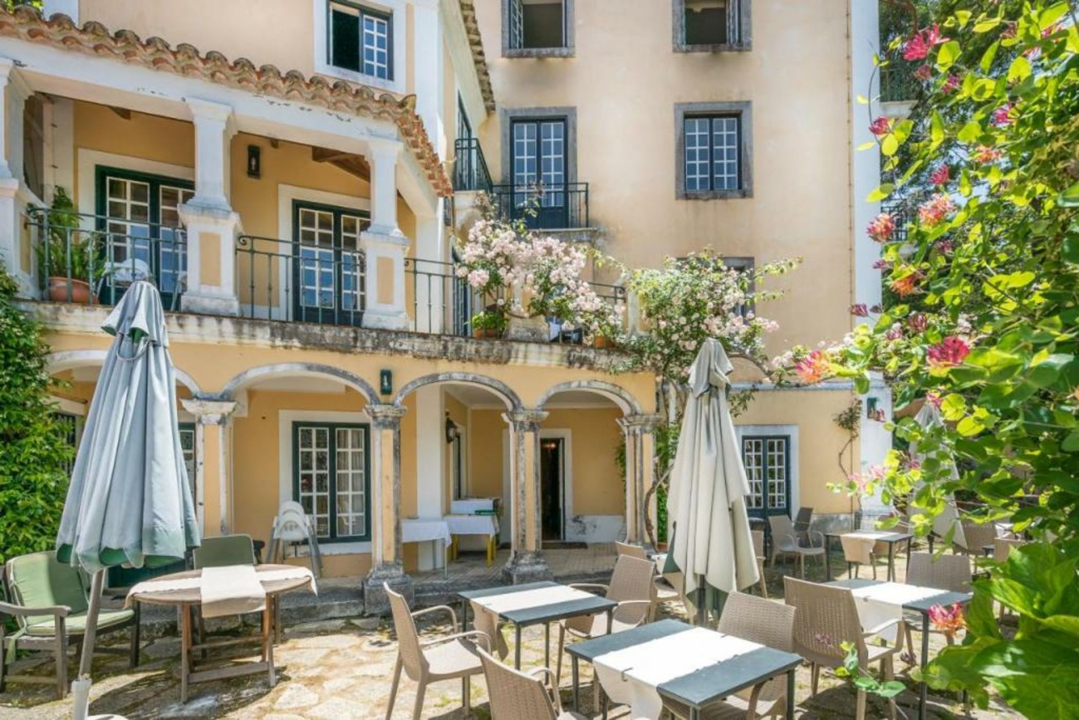 Lawrences Hotel