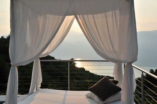Zeno Suites