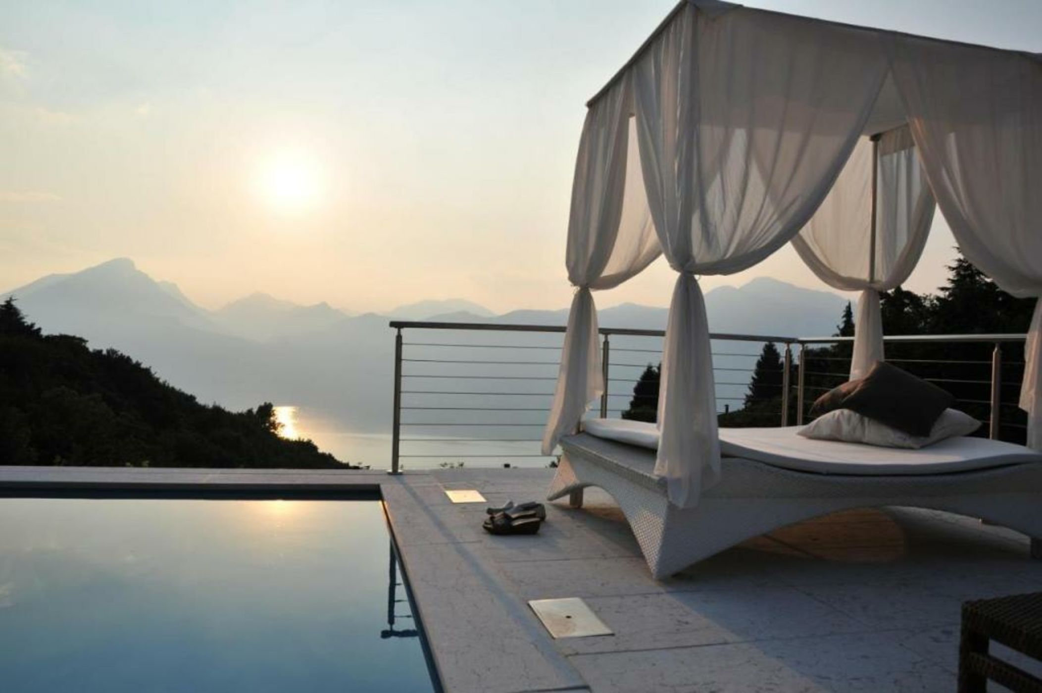 Zeno Suites