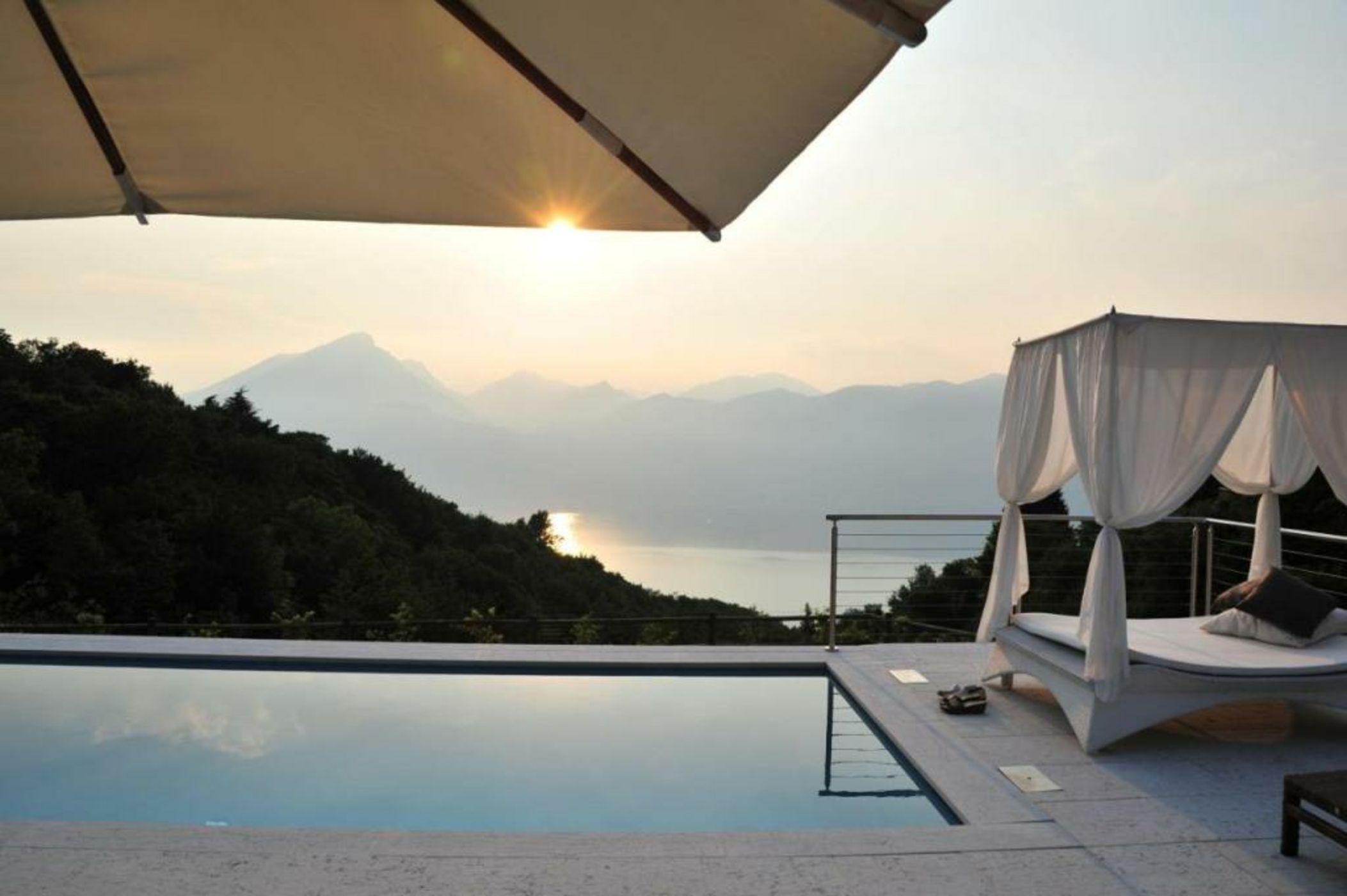 Zeno Suites