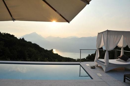 Zeno Suites