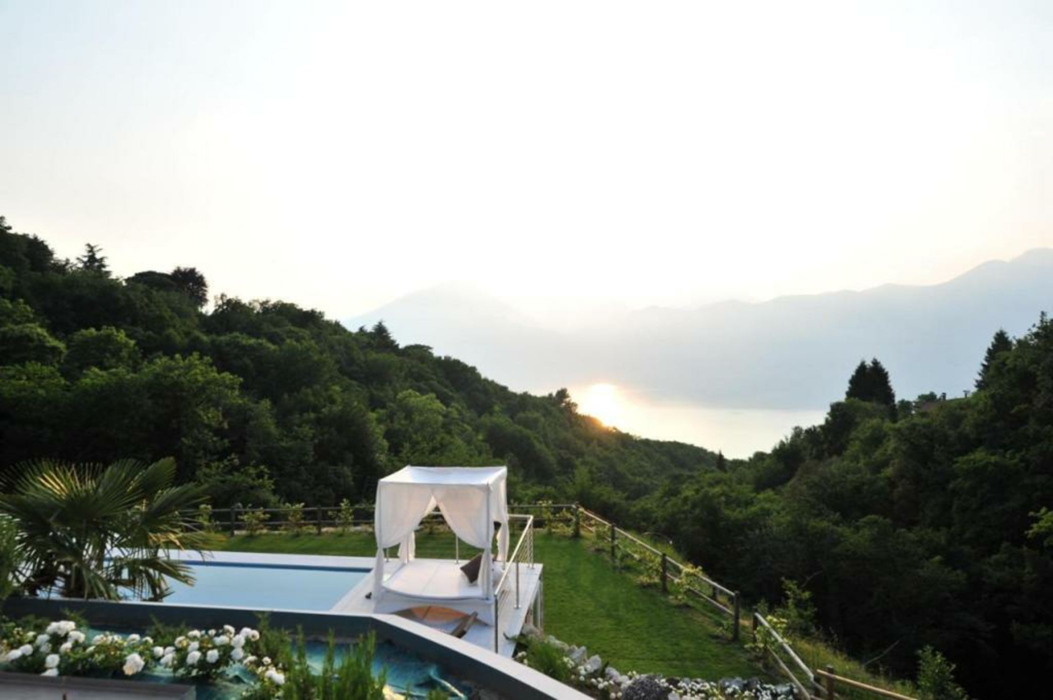Zeno Suites