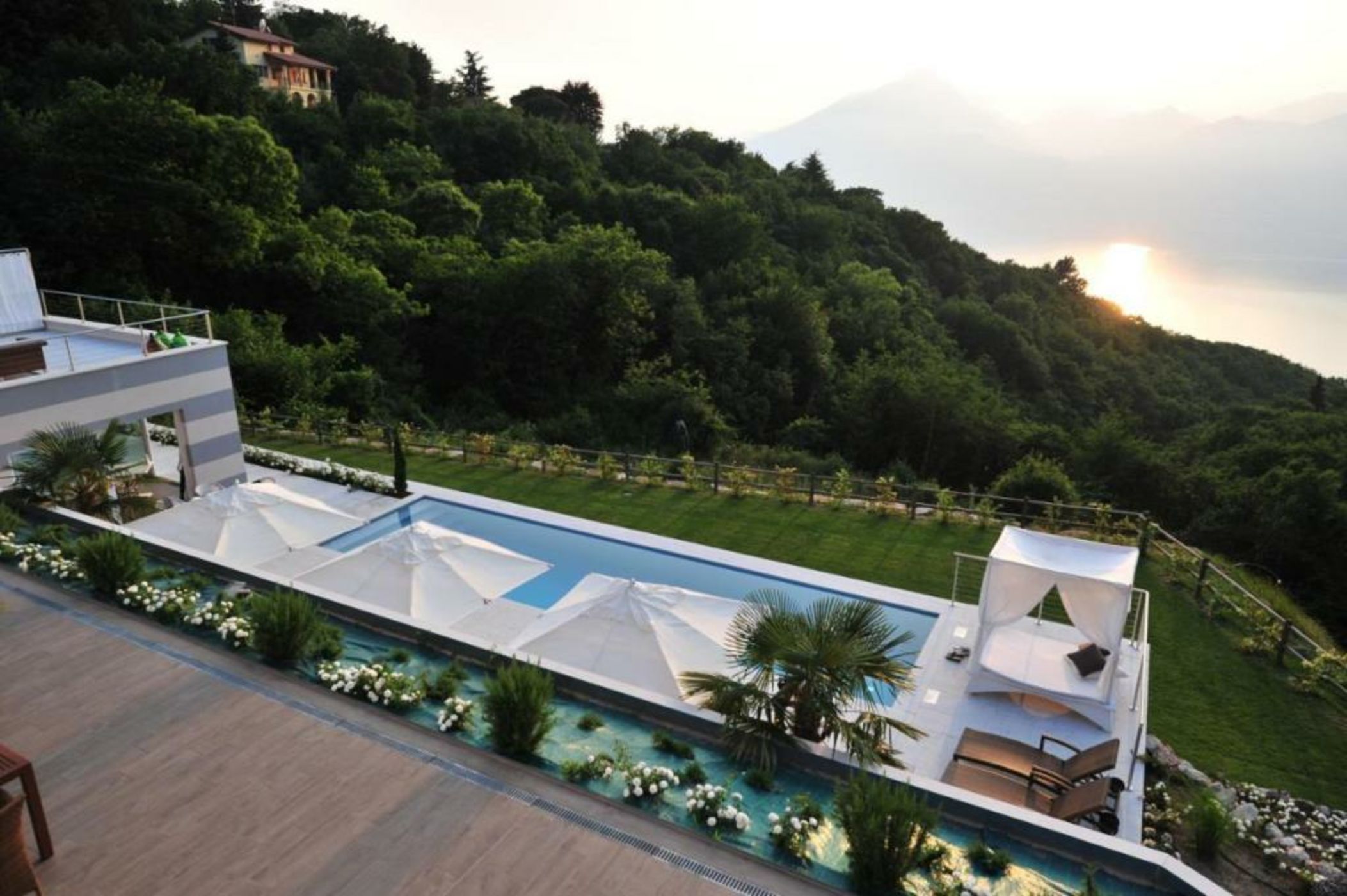 Zeno Suites