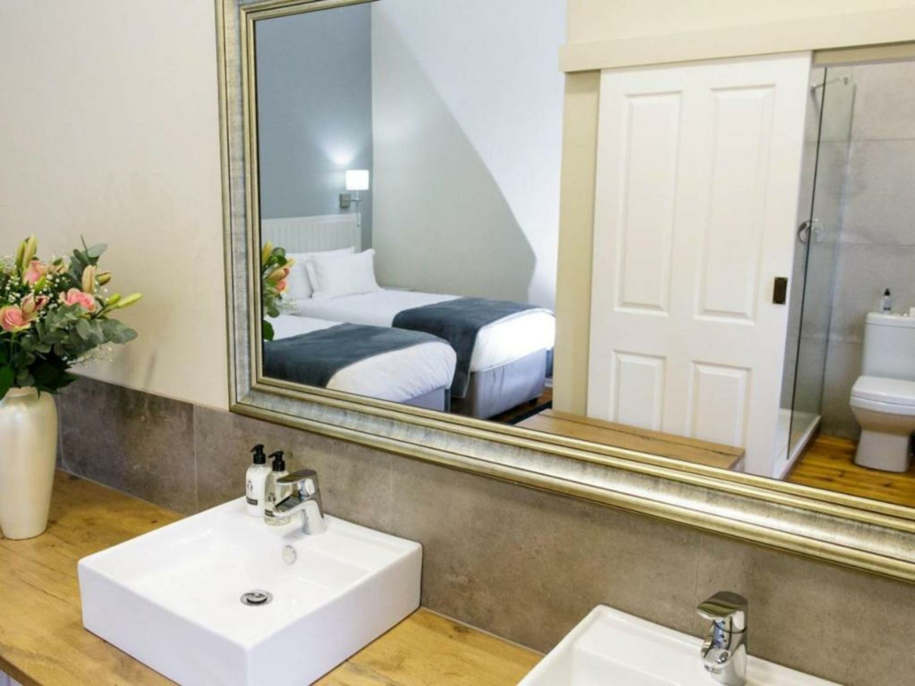 Queen's Hotel by BON Hotels