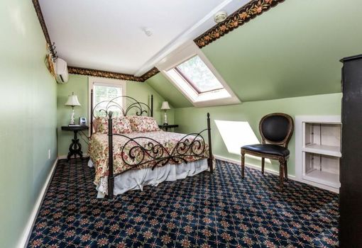 The Elmhurst Inn