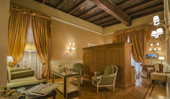 Hotel Corona d'Oro 1890