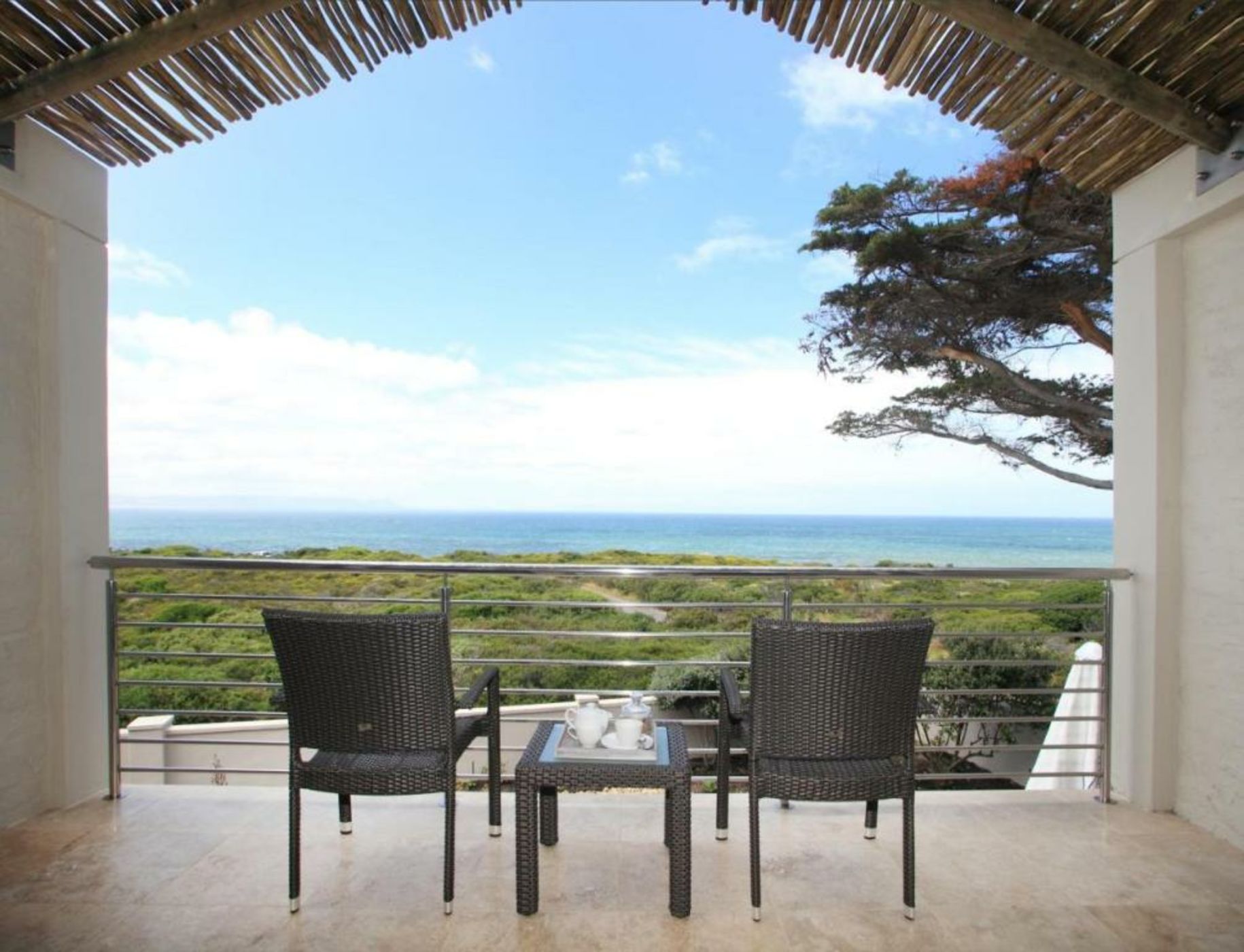 Abalone Guest Lodge