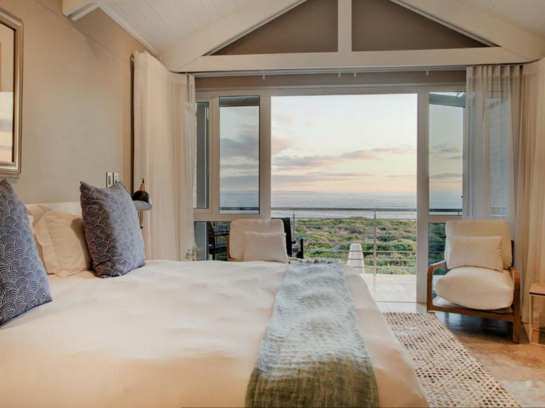 Abalone Guest Lodge