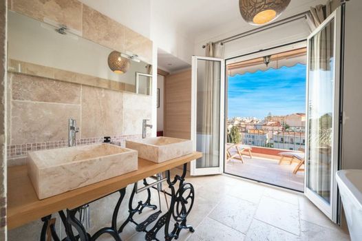 La Fabrique à Poupées - Chambres et Appartements de charme au coeur de Menton