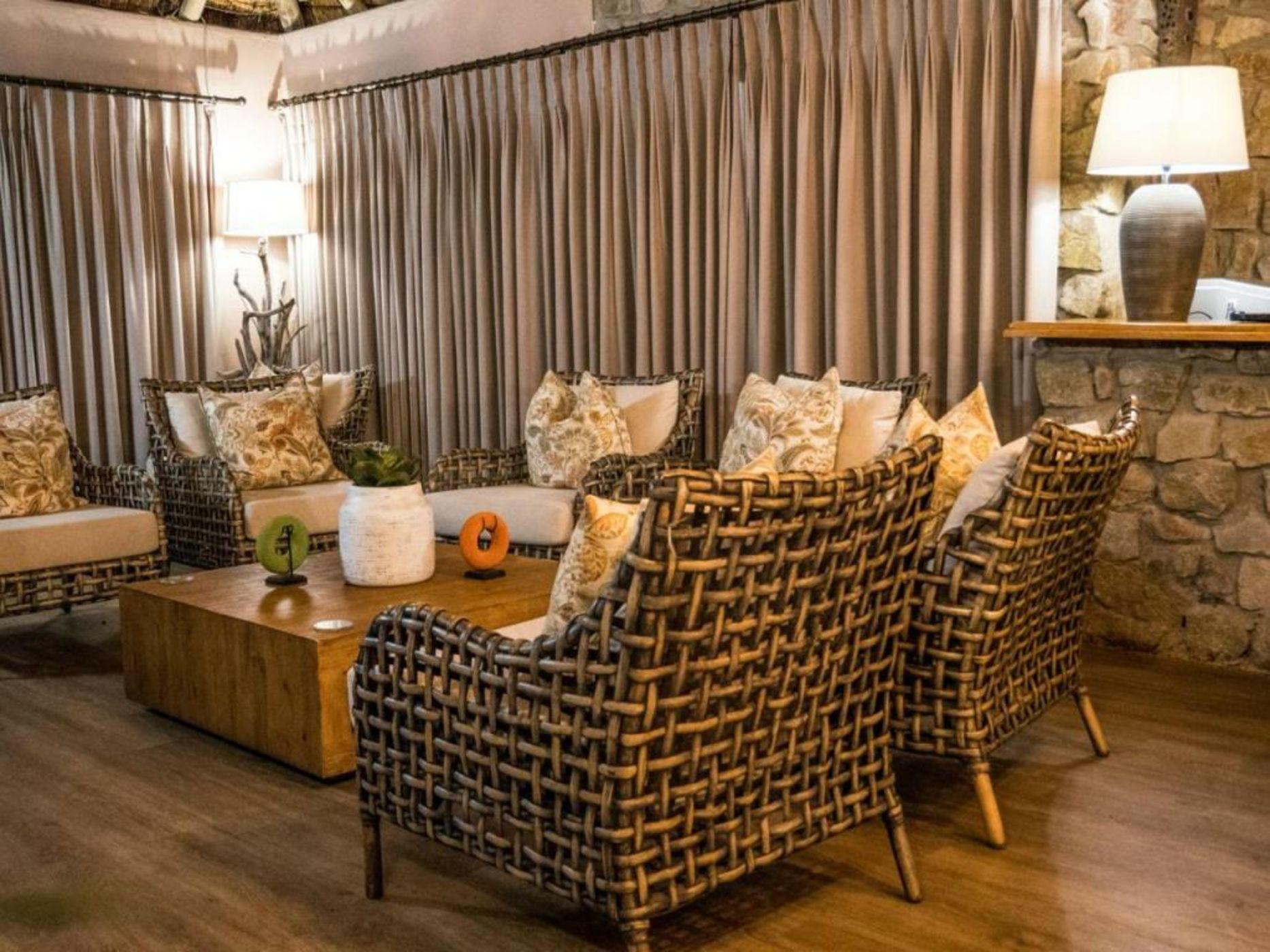 Woodbury Lodge – Amakhala Game Reserve
