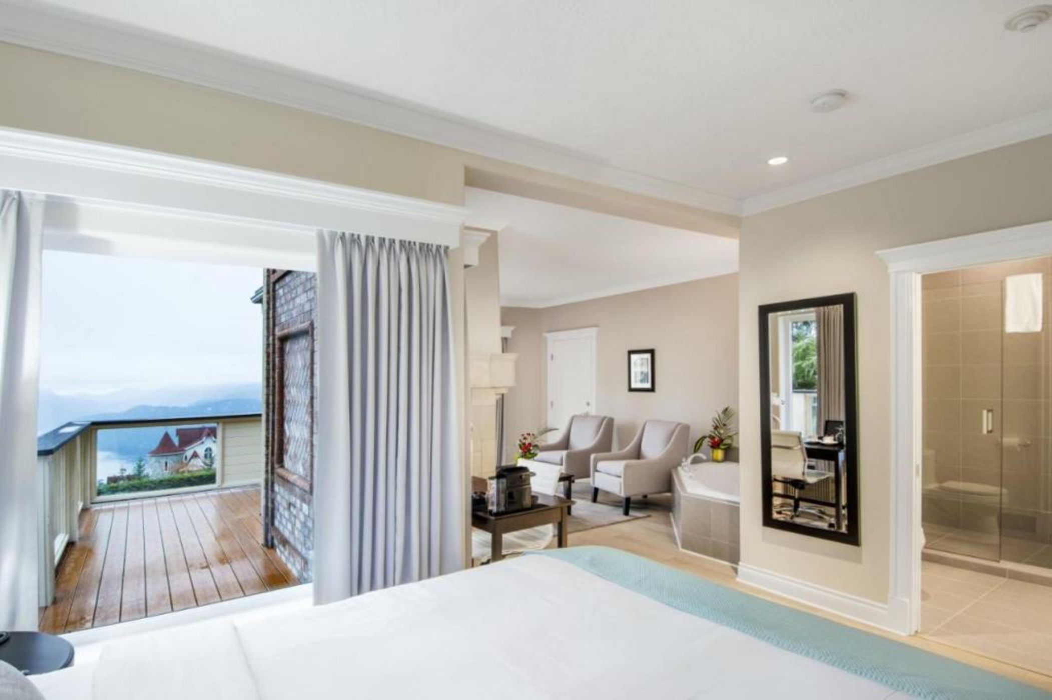 Villa Eyrie Resort