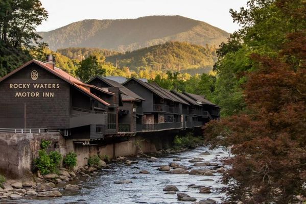 Historic Rocky Waters Inn, A Small Luxury Hotel