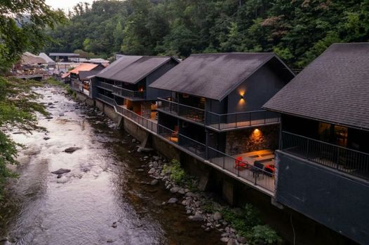Historic Rocky Waters Inn, A Small Luxury Hotel