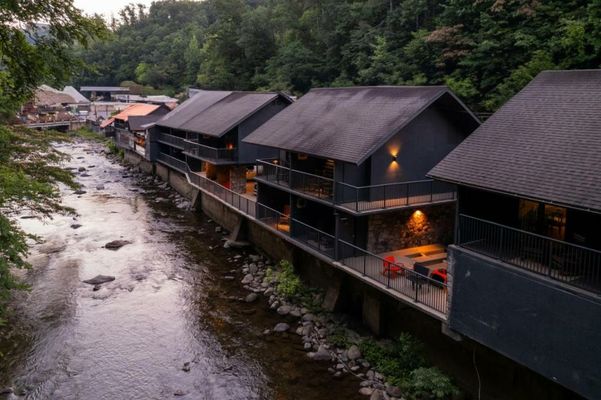 Historic Rocky Waters Inn, A Small Luxury Hotel