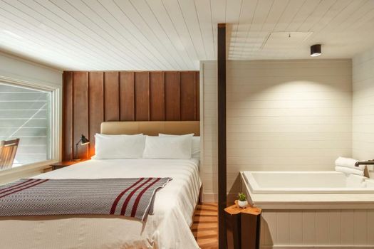 Historic Rocky Waters Inn, A Small Luxury Hotel