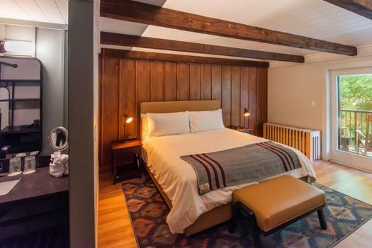 Historic Rocky Waters Inn, A Small Luxury Hotel