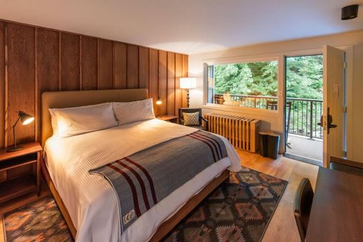 Historic Rocky Waters Inn, A Small Luxury Hotel