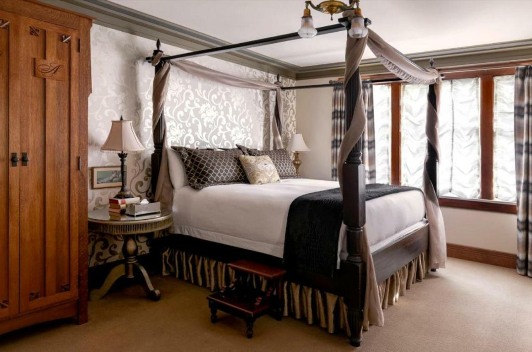 Abigail's Hotel