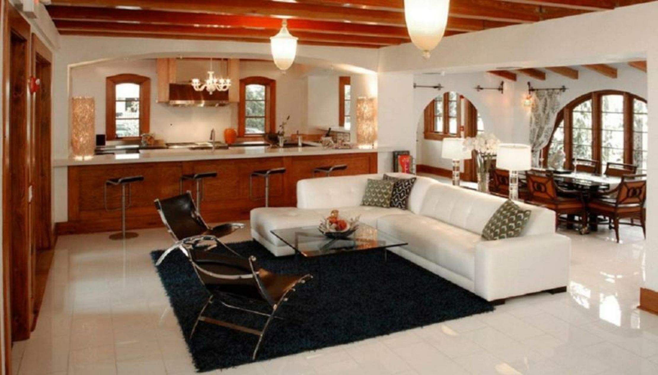 Black Dolphin Inn
