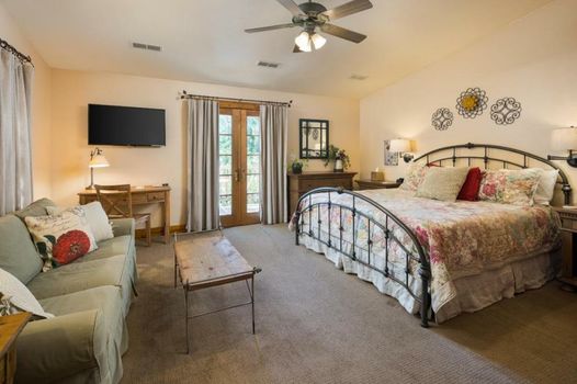Sunflower Hill Inn