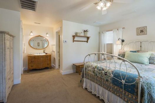 Sunflower Hill Inn