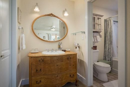 Sunflower Hill Inn