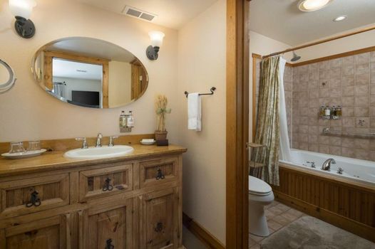 Sunflower Hill Inn