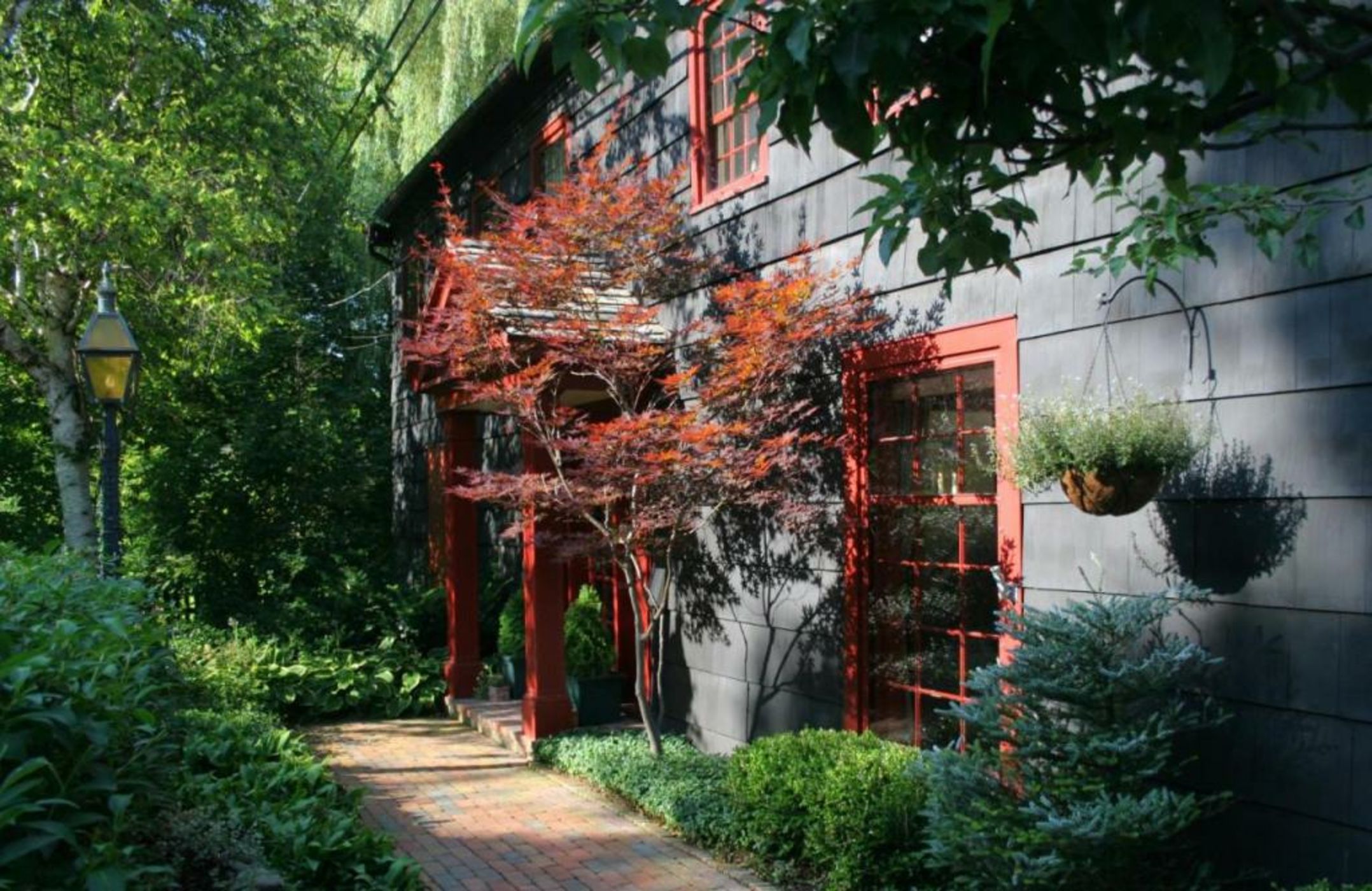 1795 Acorn Inn Bed and Breakfast