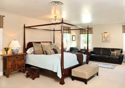 1795 Acorn Inn Bed and Breakfast