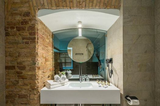 Artagonist Art Hotel