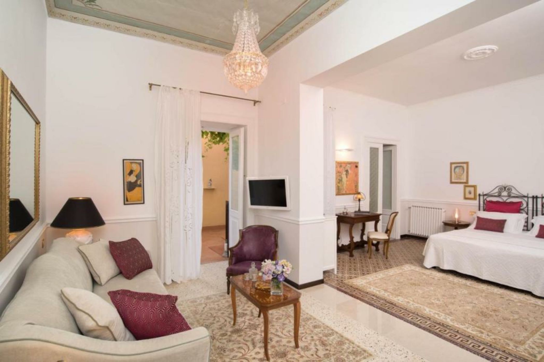 Romantic Hotel & Restaurant Villa Cheta Elite