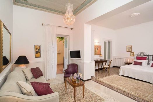 Romantic Hotel & Restaurant Villa Cheta Elite