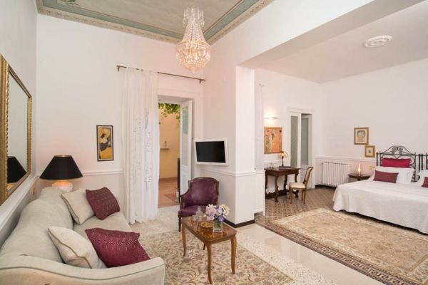 Romantic Hotel & Restaurant Villa Cheta Elite