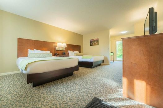 Sun & Ski Inn and Suites