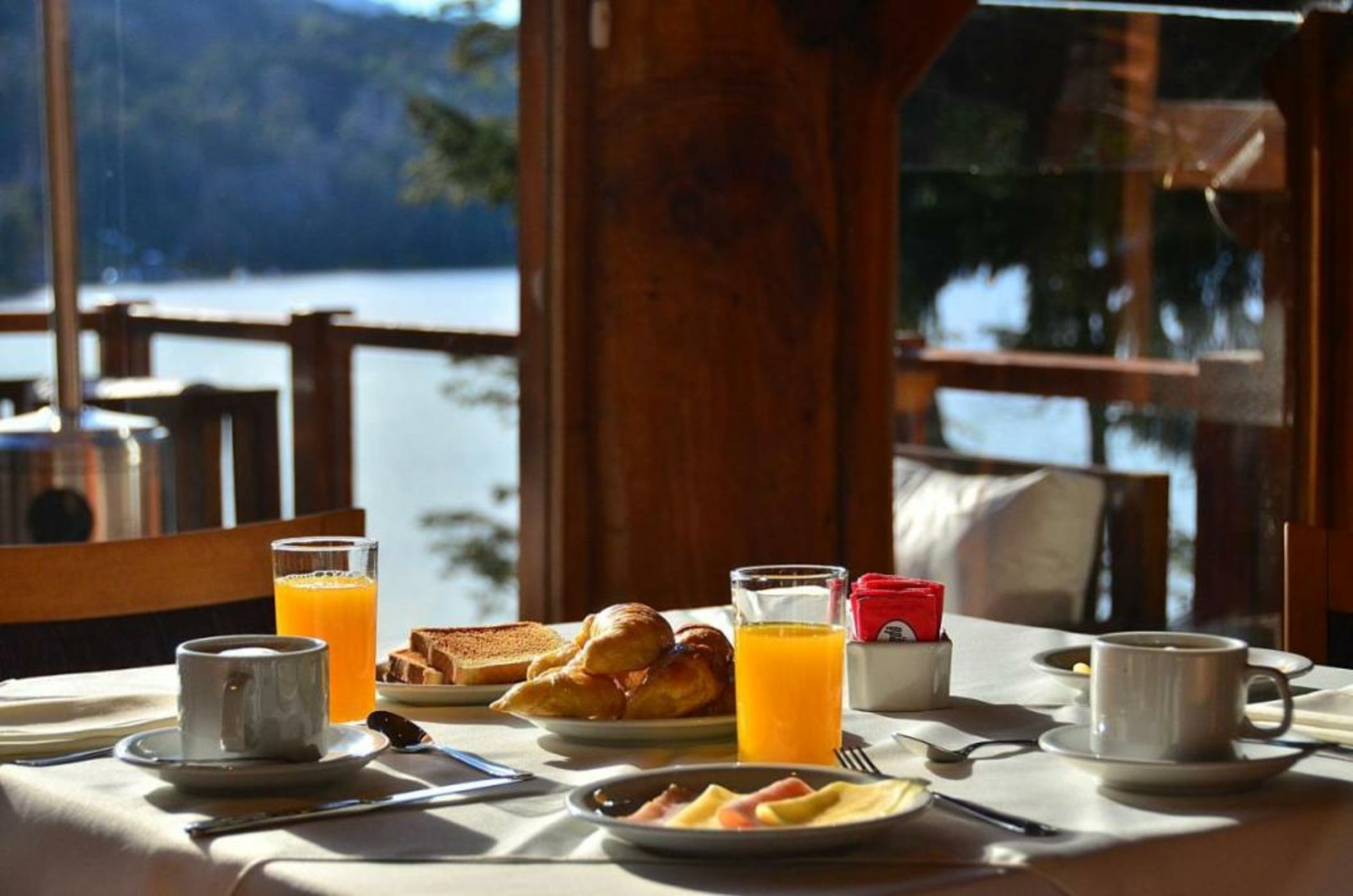 Dos Bahias Lake Resort