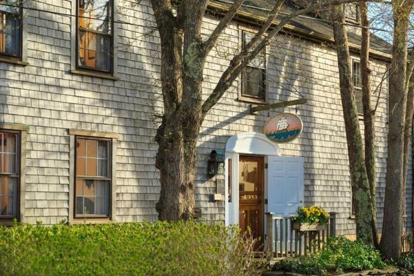 Seven Sea Street Inn