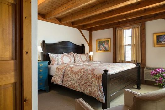 Seven Sea Street Inn
