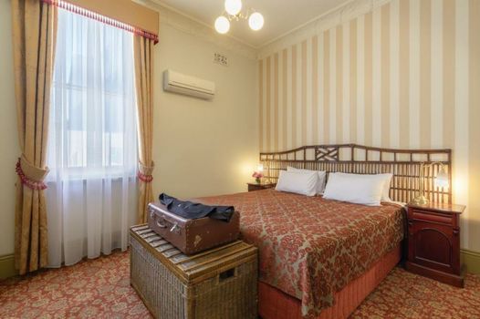 Hadley's Orient Hotel