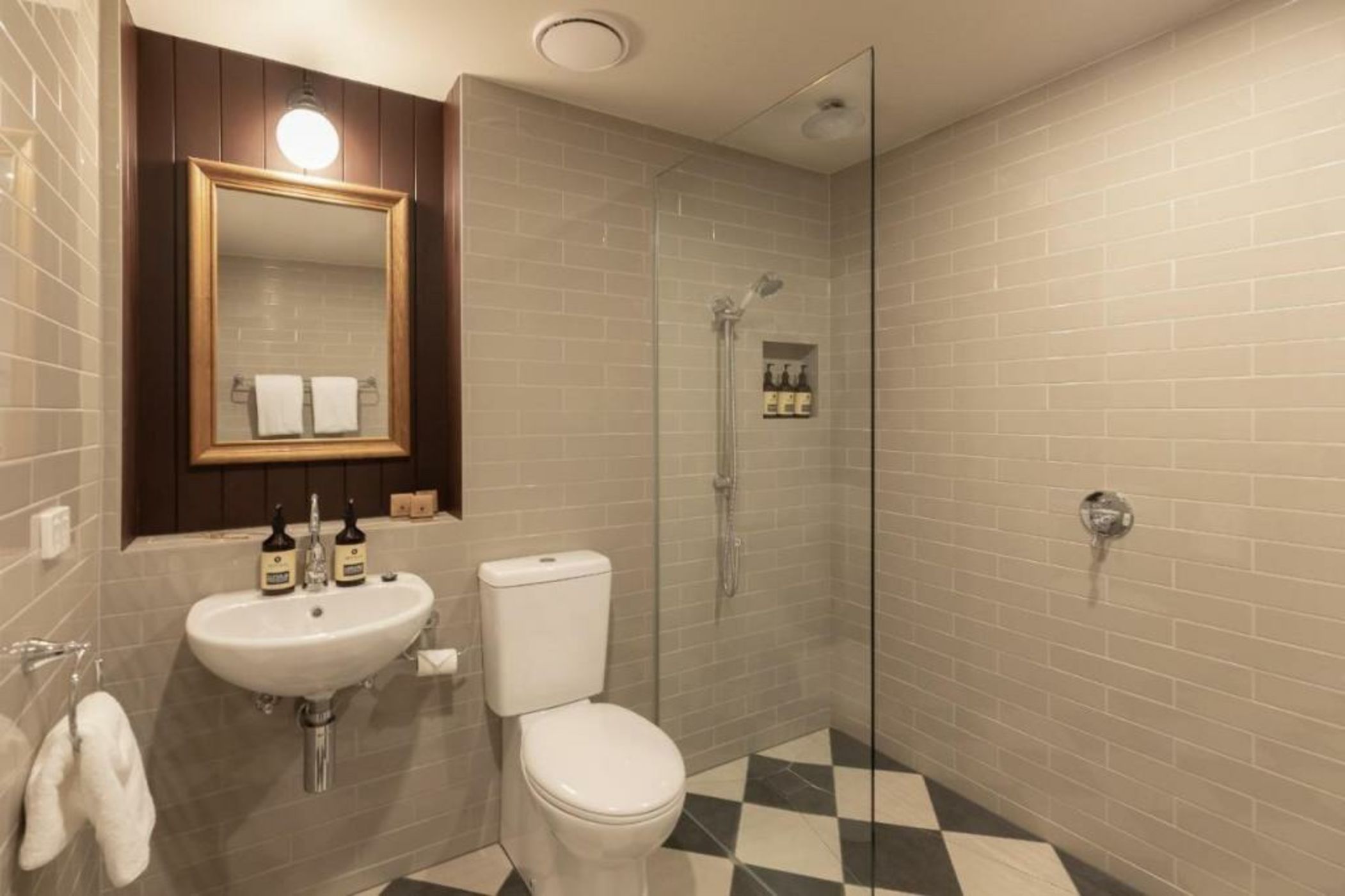 Hadley's Orient Hotel