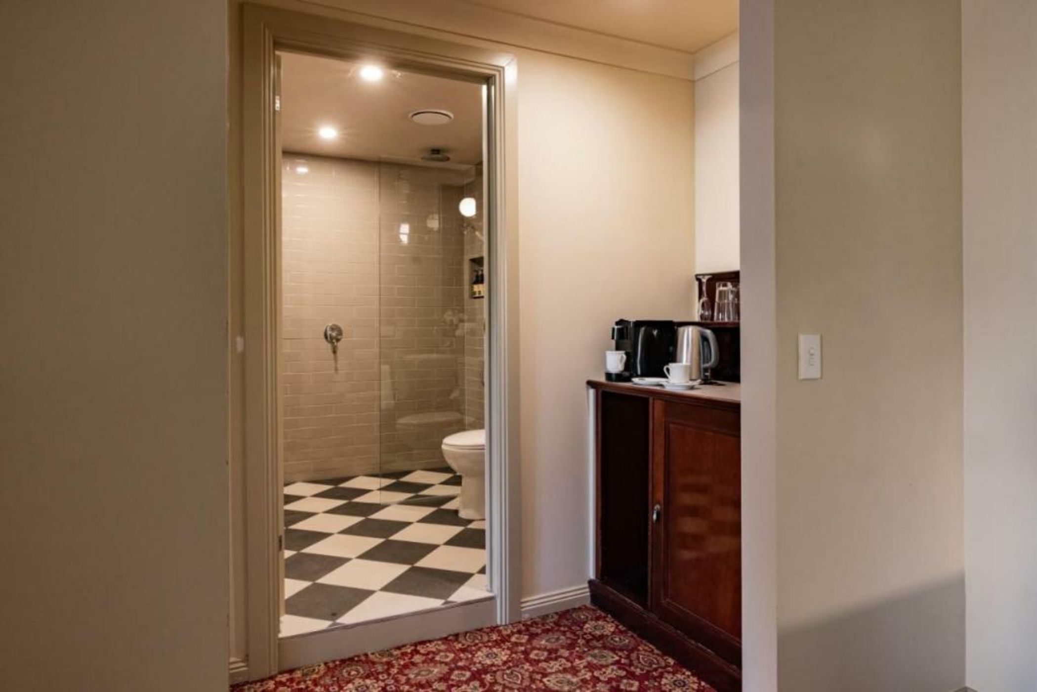 Hadley's Orient Hotel
