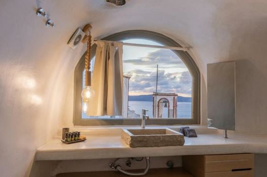 Athina Luxury Suites