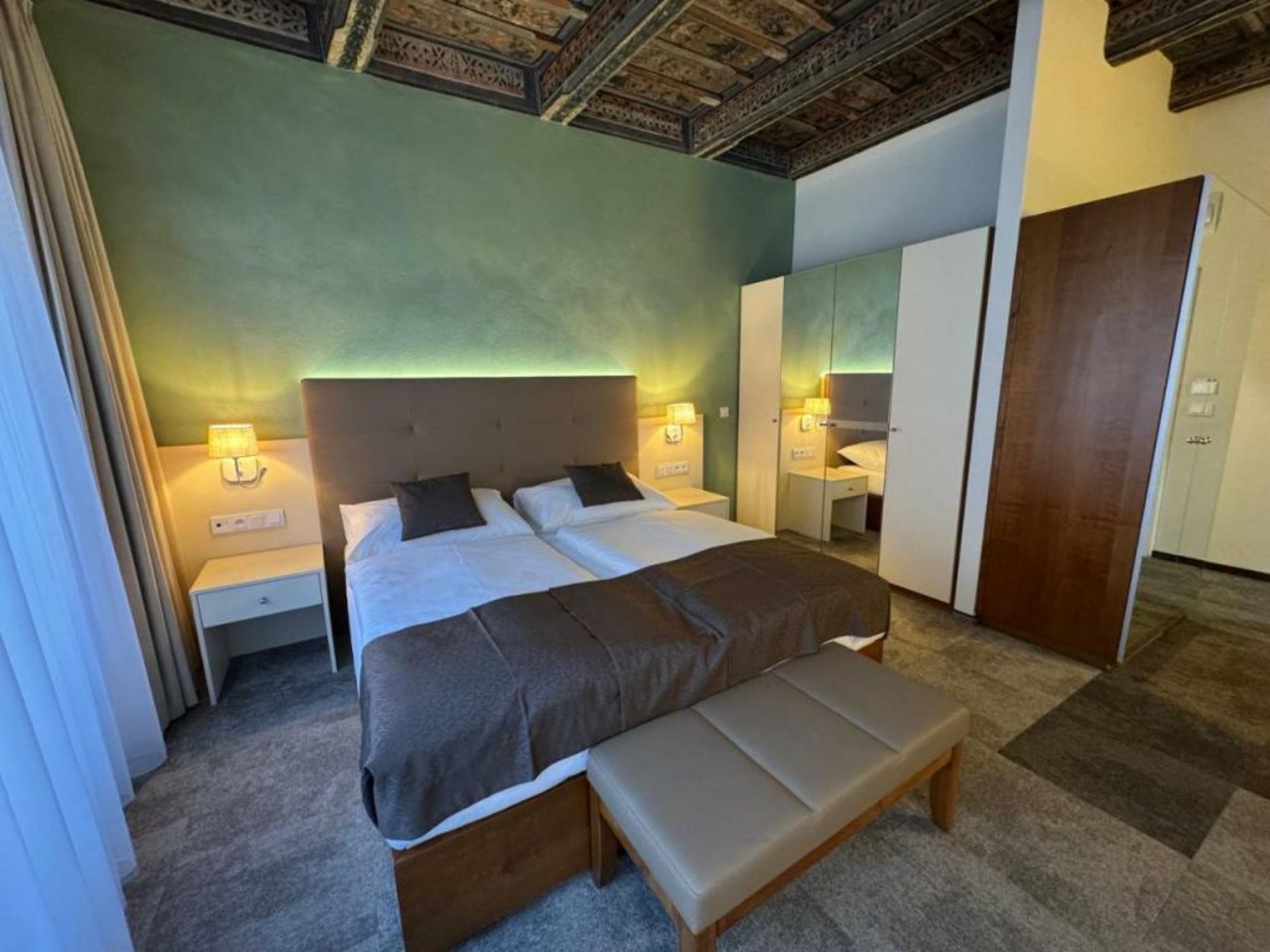 The Golden Wheel Hotel