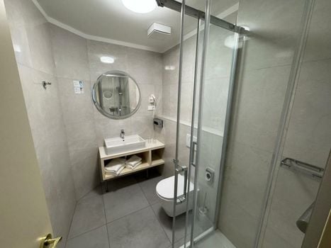 The Golden Wheel Hotel