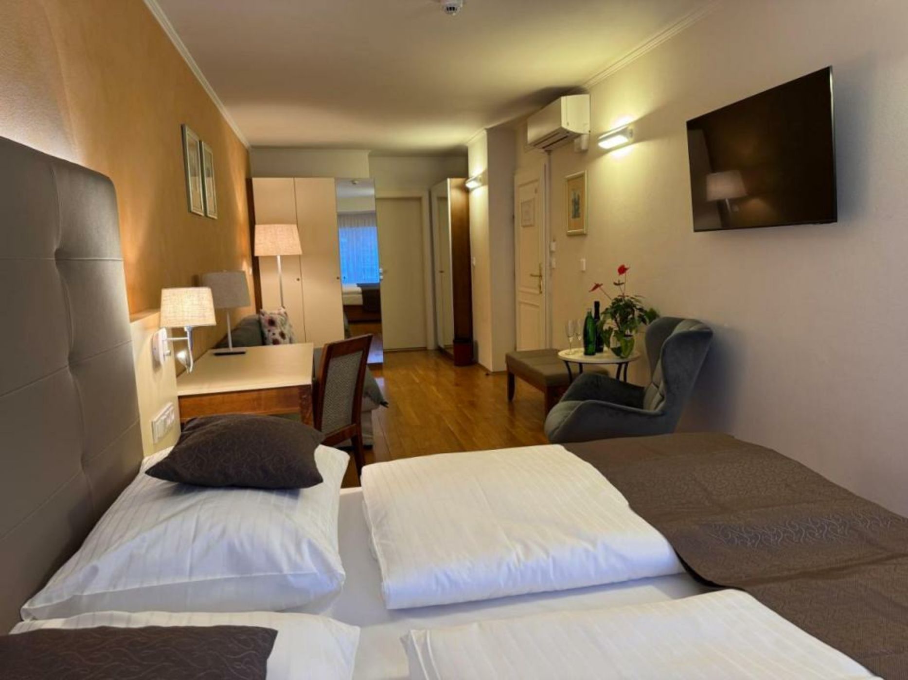 The Golden Wheel Hotel