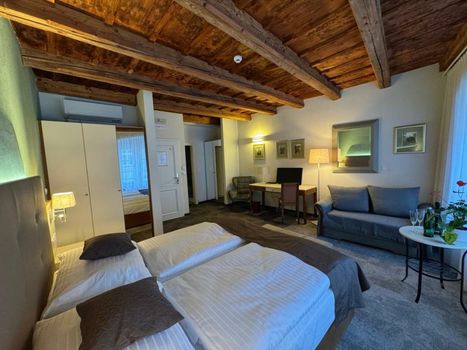 The Golden Wheel Hotel