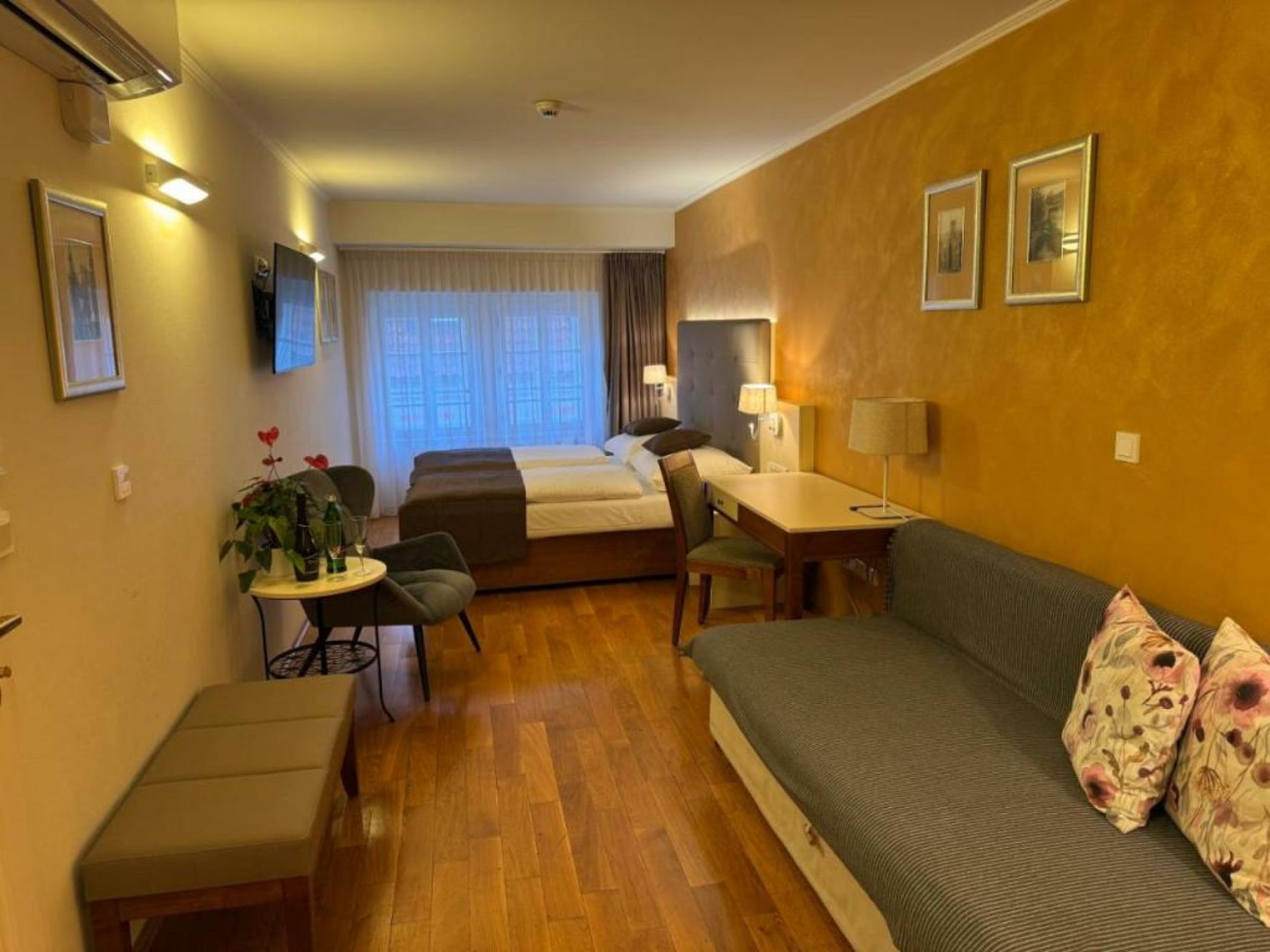 The Golden Wheel Hotel