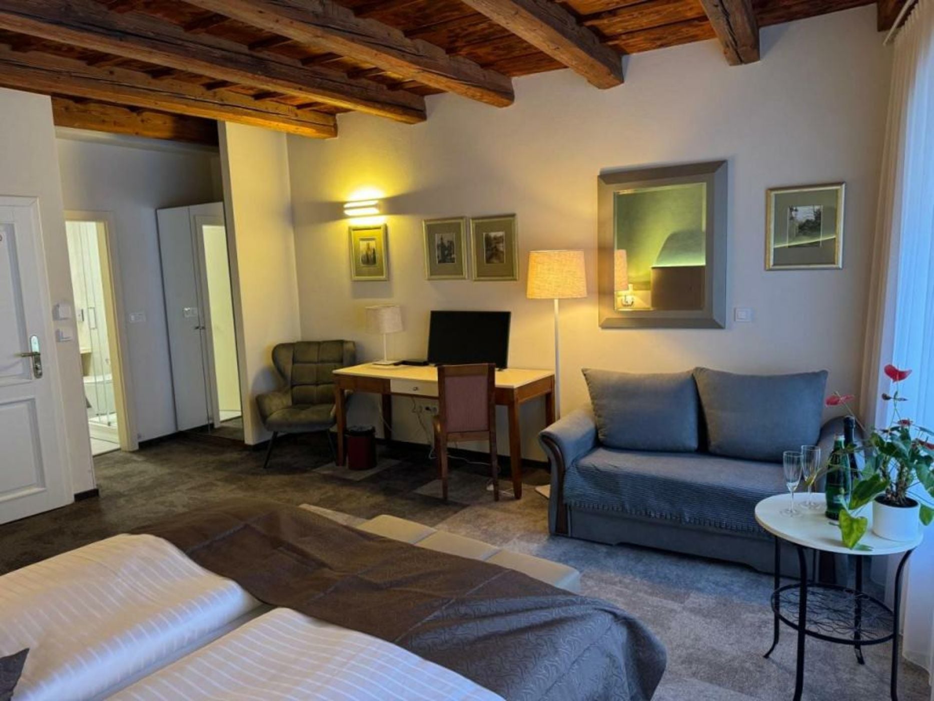 The Golden Wheel Hotel