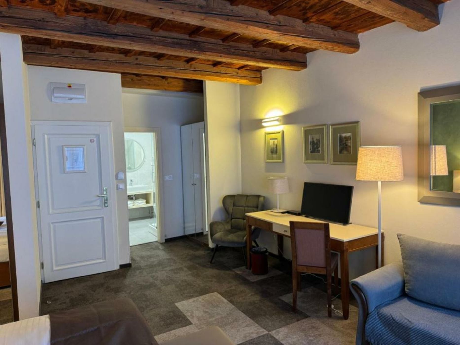 The Golden Wheel Hotel